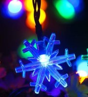 ​Napelemes karácsonyi fényfüzér hópehely alakú szines  LED izzókkal 