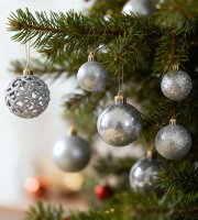 Karácsonyfadísz szett - 100 db gömb + csúcsdísz - ezüst