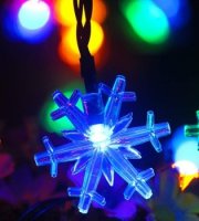 ​Napelemes karácsonyi fényfüzér hópehely alakú szines  LED izzókkal 