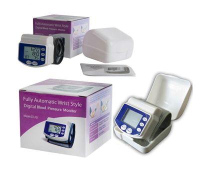 Csuklóra helyezhető pulzus és vérnyomásmérő